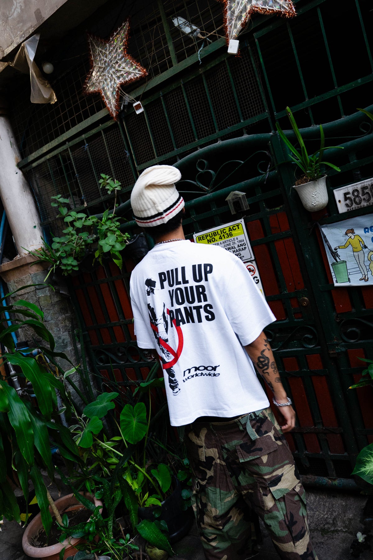 ”PULL UP YOUR PANTS” Tee